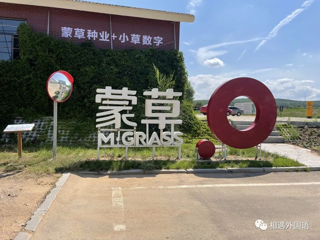 路上的标志描述已自动生成